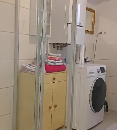 Lovely 2-bedroom Vacation With Nearby Parking 瓦尔迪尔恩