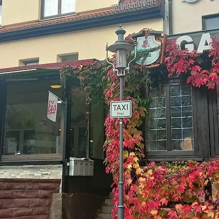 Lovely 2-bedroom Vacation With Nearby Parking *