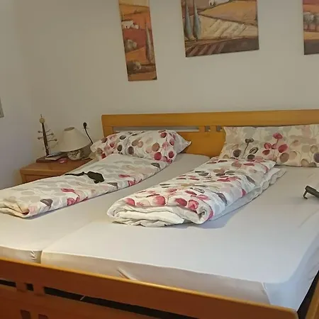 Lovely 2-bedroom Vacation With Nearby Parking *