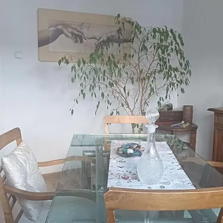 Lovely 2-bedroom Vacation With Nearby Parking 公寓 *