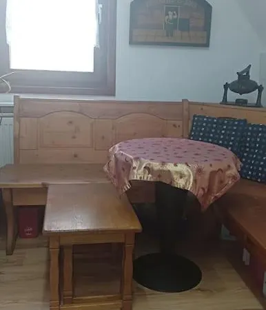 Lovely 2-bedroom Vacation With Nearby Parking *