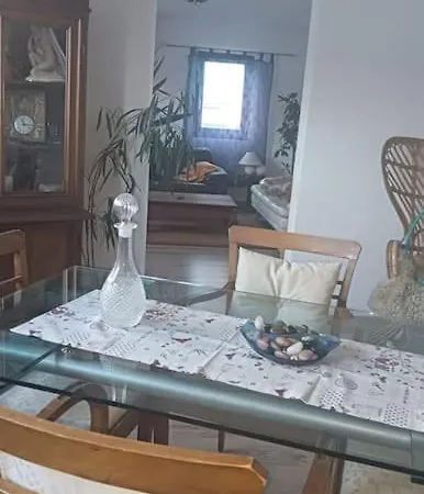 Lovely 2-bedroom Vacation With Nearby Parking 瓦尔迪尔恩