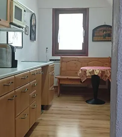 Lovely 2-bedroom Vacation With Nearby Parking 公寓
